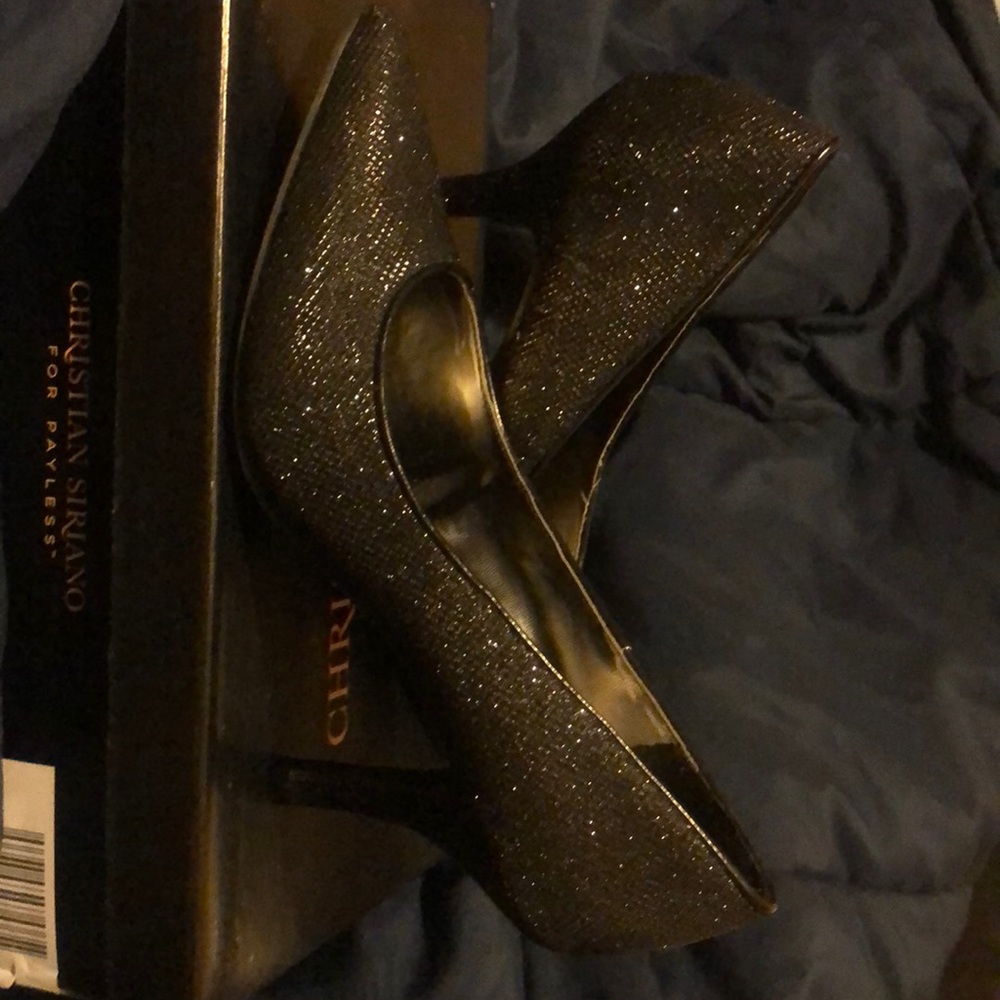 Black pumps